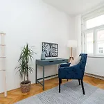 Central Bright And Spacious Appt