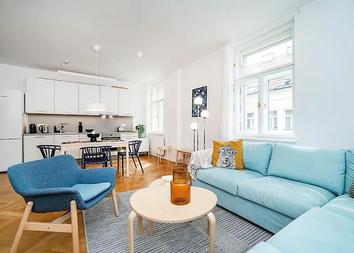 Central Bright And Spacious Appt