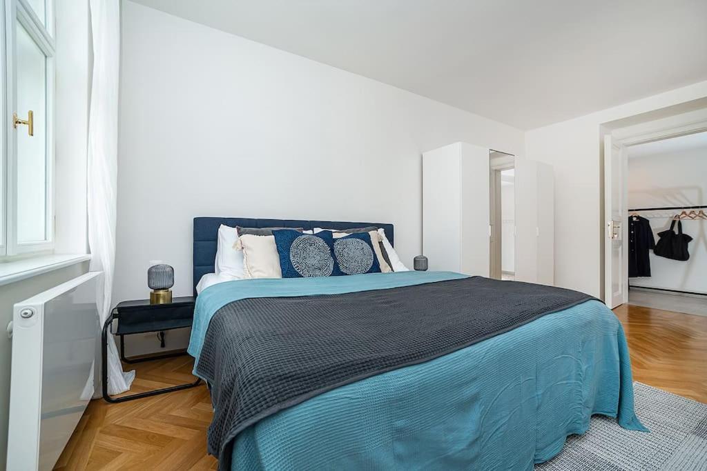 Bright And Spacious Appt Apartment Prag