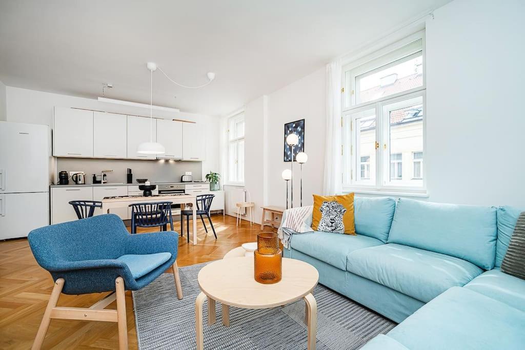 Bright And Spacious Appt Apartment