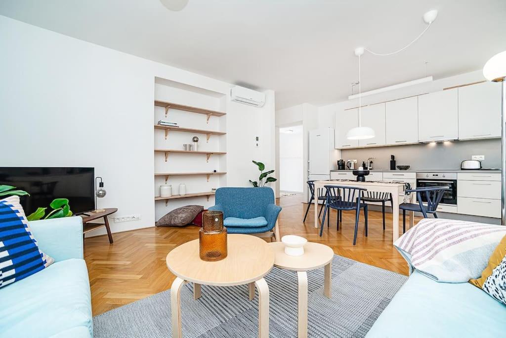 Apartment Bright And Spacious Appt Prag