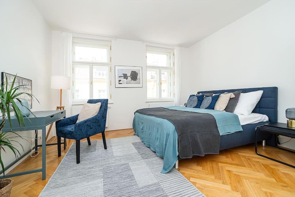 Bright And Spacious Appt * Prag